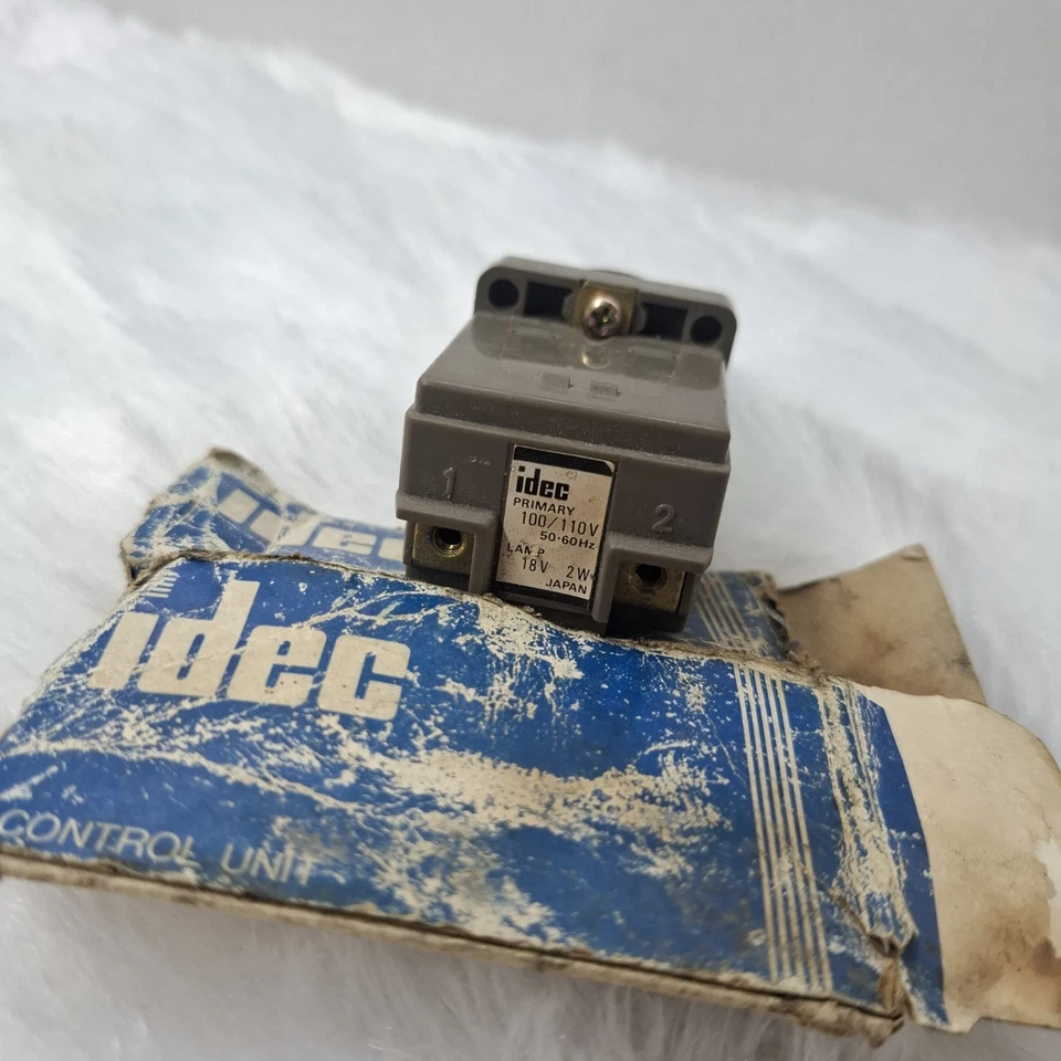 IDEC PRIMARY 100/110V 50-60Hz 18V 2W GREEN CONTROL UNIT